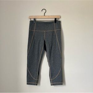 Athleta Salutation Capri Leggings Size Medium Gray Cropped Yoga Pants